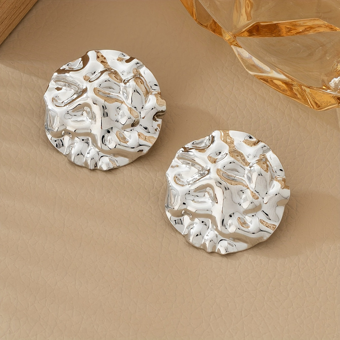 Boucles d'oreilles rondes martelées uniques en fer plaqué or 18 carats
